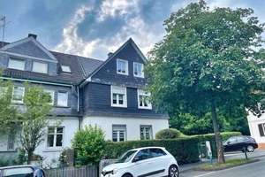Lebensqualität pur: Ihr neues Zuhause in der Schellenbeck
Reihenendhaus mit 3 Stellplätzen – Die vollständige Adresse der Immobilie erhältst du vom Anbieter., 42279 Oberbarmen, Wuppertal – Vorschaubild 2