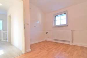 PETS ALLOWED IN FREE STANDING HOUSE! Refurbished in 2021, approx. 200 m², fenced in yard, and garage – 65199 Dotzheim, Wiesbaden – Vorschaubild 14