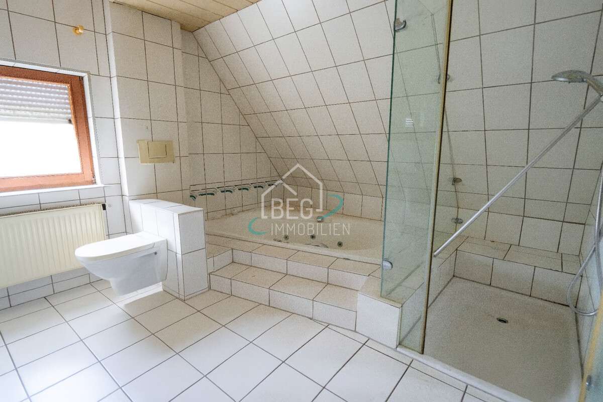 Immobilie in Michelfeld - Zwei Häuser, Gewerbe, Garagen & Freiflächen – vielseitiges Anwesen mit Potenzial - Bild 14