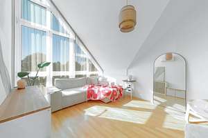 Lichtdurchflutete 3 - Zimmer Galeriewohnung mit Balkon in Wiesbaden - Sonnenberg