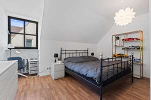 HELLE DACHGESCHOSSWOHNUNG IN PFERSEE MIT NEUWERTIGER EINBAUKÜCHE, TG-STELLPLATZ UND KELLER – Die vollständige Adresse der Immobilie erhältst du vom Anbieter., 86157 Pfersee-Nord, Augsburg – Vorschaubild 4