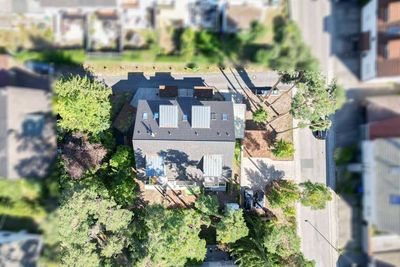 Bezugsfreie & moderne Dachgeschosswohnung mit Balkon und Carport nahe dem Dechsendorfer Weiher