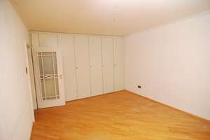 Familienhaus mit Garage, EBK, Balkon, großem Garten, Tresor, Glasdach und Panoramafenstern – 60487 Bockenheim, Frankfurt am Main – Vorschaubild 8