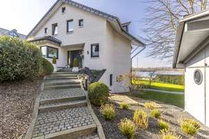 Einmaliger 180° Wasserblick auf 3 Ebenen!
Traumhaus am Nord-Ostsee-Kanal! – Die vollständige Adresse der Immobilie erhältst du vom Anbieter., 24790 Schacht-Audorf – Vorschaubild 17