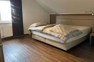 Geräumiges Zweifamilienhaus mit zwei Garagen und großem Grundstück in Burglengenfeld – Die vollständige Adresse der Immobilie erhältst du vom Anbieter., 93133 Burglengenfeld – Vorschaubild 4