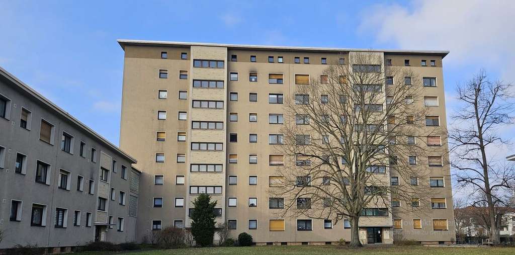 Geschmackvolle 3-Zimmer-Wohnung, 3. OG links, mit Balkon und EBK in Offenbach am Main