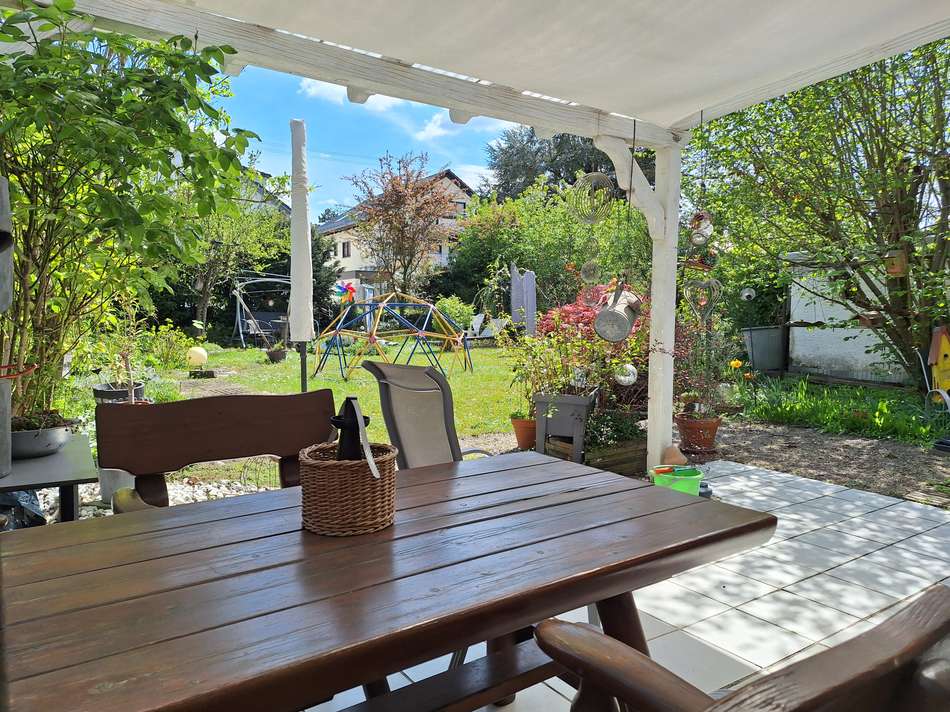 Terrasse mit Garten