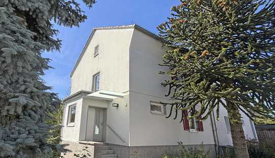 Bild von Wunderschön aufgestockte, charmante DHH von 1923  mit herrlichem Garten, Carport in TOP Lage!
