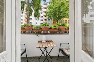 Stuck, Fischgrät & Flügeltüren: Herrschaftliche Familienwohnung in bester Lage Charlottenburgs! – Mommsenstr. 61, 10629 Charlottenburg, Berlin – Vorschaubild 9