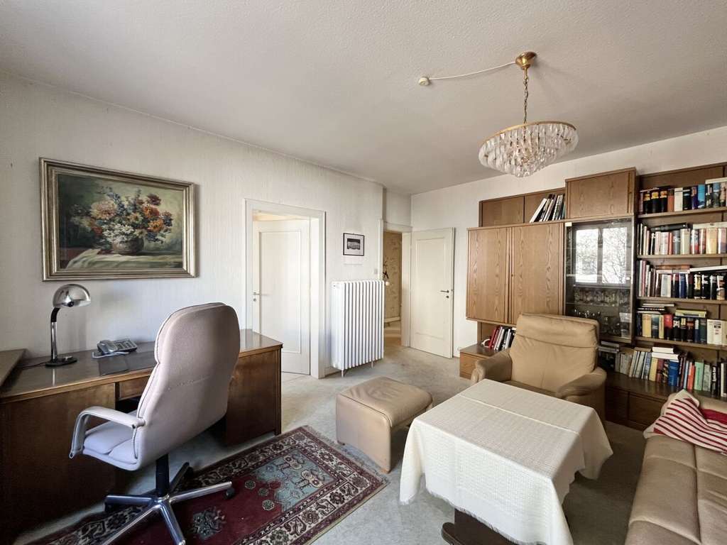 Immobilie in Obertshausen - Charmantes Einfamilienhaus mit großem Garten und Entwicklungspotenzial - Bild 4