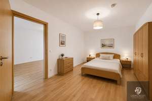 Sofort frei: Erdgeschosswohnung mit Terrasse, eigenem Garten
Einbauküche & Carport
*Provisionsfrei – Kirchplatz 5a, 83093 Bad Endorf – Vorschaubild 6