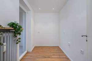 Frisch sanierte 3-ZKB mit tollem Grundriss, schönem Balkon und sanierter Tiefgarage - Provisionsfrei – Karlsbader Straße 41, 86169 Hammerschmiede, Augsburg – Vorschaubild 9