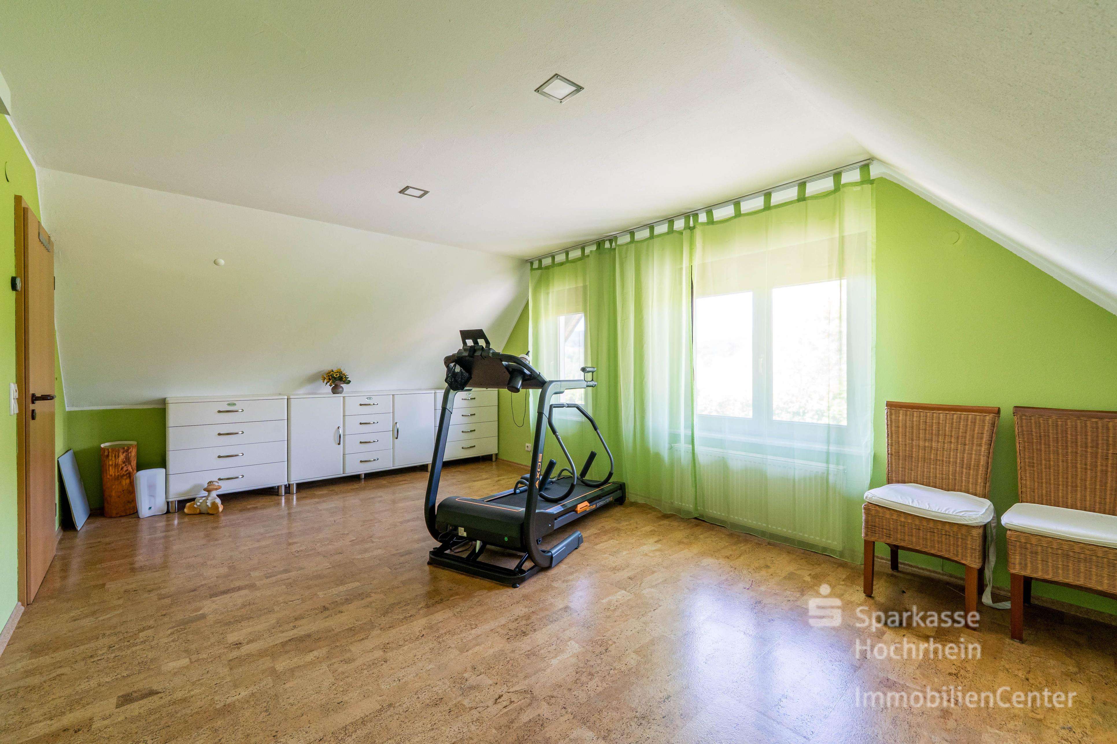 Immobilie in Herrischried - Viel Raum für Ihr Leben - Charmantes Landhaus mit drei Wohneinheiten und großem Grundstück - Bild 8