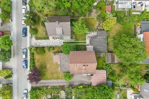 Sanierungsbedürftiges 3-Familienhaus in München-Lerchenau mit charmantem Grundstück – Die vollständige Adresse der Immobilie erhältst du vom Anbieter., 80935 Lerchenau-Ost, München – Vorschaubild 4