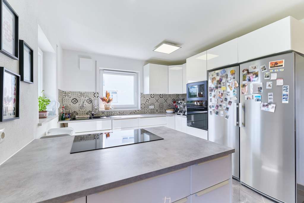 Immobilie in Altenmünster - Hier fühlt man sich wohl! Neuwertige 3-Zimmer-Wohnung mit großem Balkon und und KFZ-Stellplatz - Bild 4