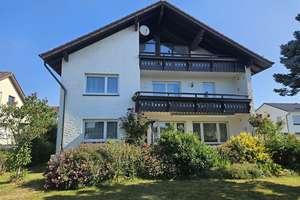 Großzügiges EFH mit zwei Garagen und schönem Garten – ideal für die große Familie