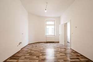 Altbauwohnung mit 3 Zimmern und Balkon