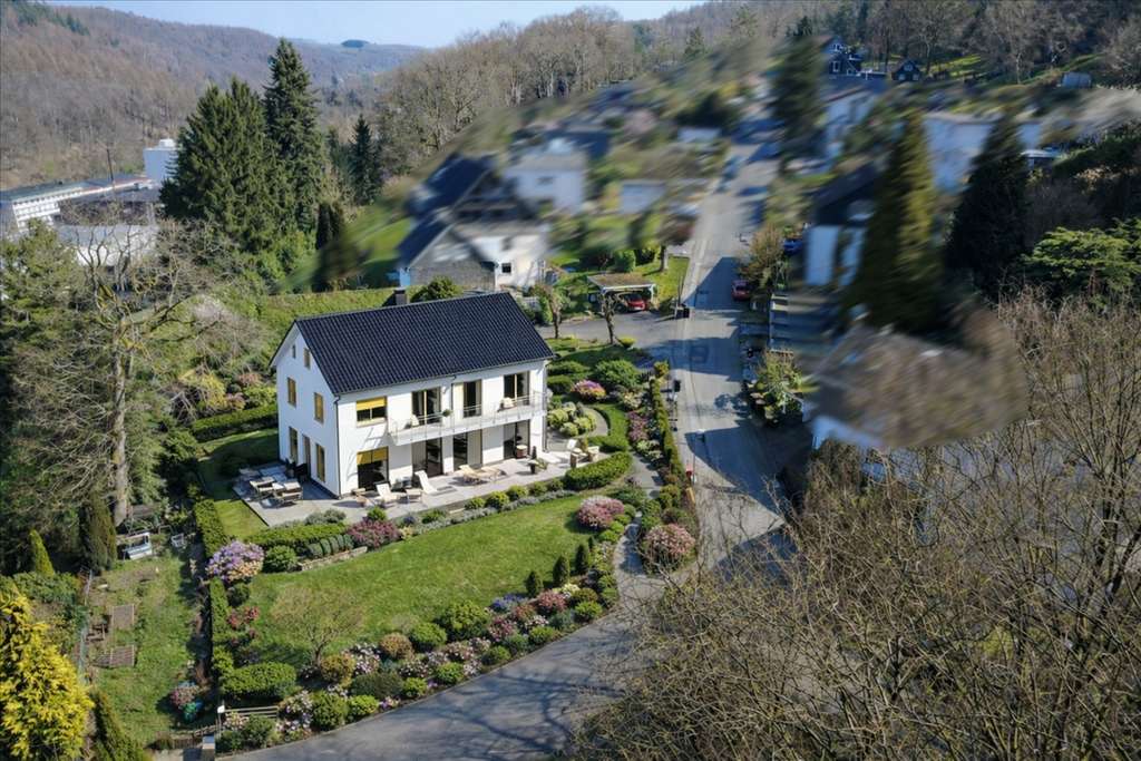 Immobilie in Wuppertal - Attraktives Grundstück zur Bebauung mit Zweifamilienhaus - Bild 0