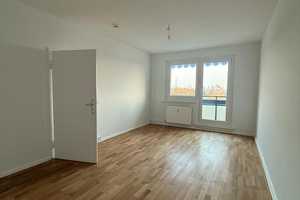 4 Zimmer - hell - moderner Standard - ab sofort – Baikalplatz 6, 16321 Barnim (Kreis) – Vorschaubild 1
