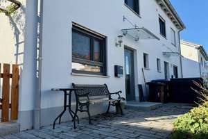 Modernes Zuhause mit Stil – Hochwertige Doppelhaushälfte in ruhiger Lage von Schongau – Die vollständige Adresse der Immobilie erhältst du vom Anbieter., 86956 Schongau – Vorschaubild 3