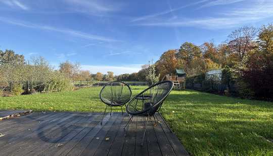 Bild von Naturnaher, energieeffizienter Bungalow mit Fussbodenhzg, Glasfaser, PV-Anlage + Speicher uvm.