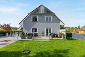 A+ Energieeffizienz, Luftwärmepumpe, Photovoltaik, Einbauküche: Modernes Einfamilienhaus Falkenberg – Die vollständige Adresse der Immobilie erhältst du vom Anbieter., 16259 Falkenberg – Vorschaubild 3