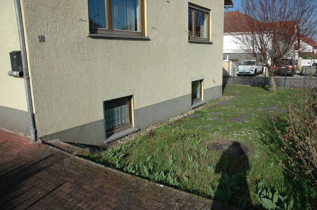 Immobilie in Udenheim - Solides, großz. EFH, alleine im EG ca. 110 qm Wfl., gr. Garage, ruhige Lage - Bild 3