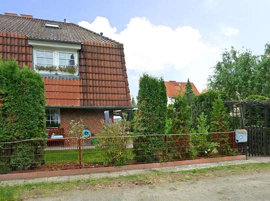 Attraktive Doppelhaushälfte mit Kamin, Pool und Sauna auf kleinem Grundstück - Bild 19