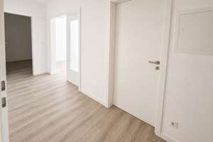 Helle 2,5-Raum-Wohnung mit Balkon & Einbauküche *vermietet* – Limbacher Straße 117, 9119 Altendorf, Chemnitz – Vorschaubild 4