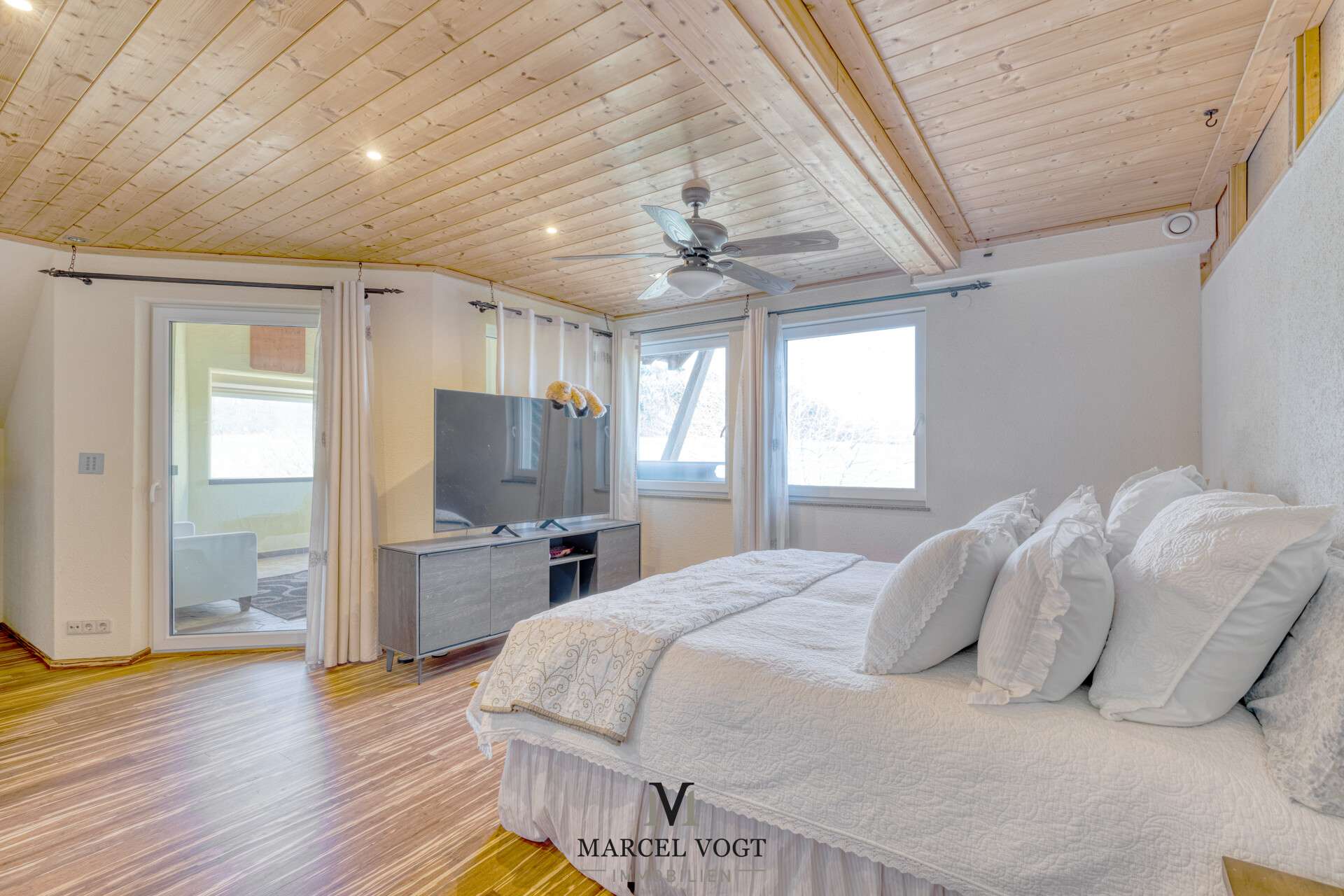 Immobilie in Hülben - Großes Familienhaus mit Premium-Ausstattung und Vermietungsoption - Bild 12