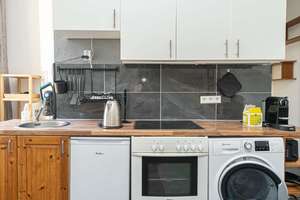 Charmante, möblierte 2-Zimmer-Wohnung im ruhigen Hinterhaus – Mühsamstraße 68, 10249 Friedrichshain, Berlin – Vorschaubild 3