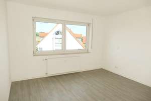 FÜ-Sack: Schön geschnittene 3-Zi-Whg (2.OG o.A.) mit Balkon – Die vollständige Adresse der Immobilie erhältst du vom Anbieter., 90765 Sack, Braunsbach, Bislohe, Steinach, Fürth – Vorschaubild 2