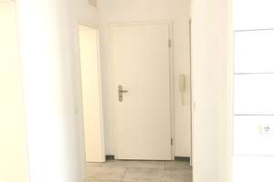 Super schöne Wohnung, sehr hell und modern, saniert und komplett renoviert!
