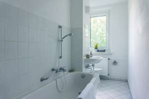 Erdgeschosswohnung mit Wannenbad in zentraler Lage – Brückenstr. 26, 9111 Zentrum, Chemnitz – Vorschaubild 3