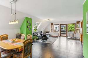 Modernisierte 4 ZKB mit EBK, Balkon & Garage in zentraler Lage am Rosterberg – Die vollständige Adresse der Immobilie erhältst du vom Anbieter., 57074 Siegen, Siegen – Vorschaubild 2