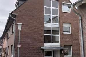 Mehrfamilienhaus in ruhiger Lage von Neuss-Holzheim – Die vollständige Adresse der Immobilie erhältst du vom Anbieter., 41472 Holzheim, Neuss – Vorschaubild 1