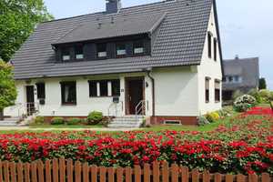 Sehr gepflegtes Zweifamilienhaus mit liebevoll angelegtem Garten zu verkaufen – Hesedorfer Weg 12 12, 27356 Rotenburg (Wümme) (Kreis) – Vorschaubild 1