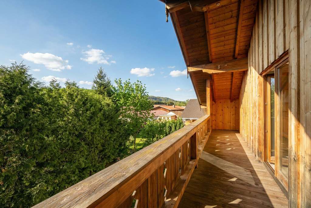 Immobilie in Gaißach - Ein Ort zum Ankommen – Familienhaus mit viel Platz, Garten und Bergblick - Bild 2