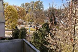 Renoviertes Zuhause mit zwei Zimmern, Balkon und EBK in Hannover Misburg – Seckbruchstraße 15, 30629 Misburg-Nord, Hannover – Vorschaubild 1