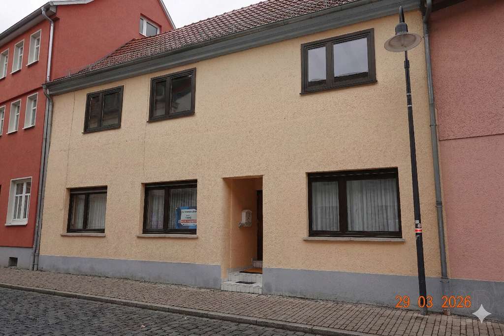 Immobilie in Treffurt - Platz für Visionen: Gepflegtes 8-Zimmer-Haus mitten in Treffurt – Eigennutzung oder 2 Einheiten - Bild 0