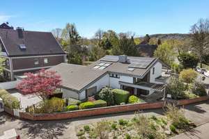 Großzügige Architektenvilla mit Schwimmbad und 2 Doppelgaragen in beliebter Lage von Bonn-Rüngsdorf