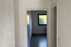 Helle, sanierte 3,5-Zi.-Wohnung mit Küche und Balkon in Gelsenkirchen-Erle – Marktstraße 9, 45891 Erle, Gelsenkirchen – Vorschaubild 2
