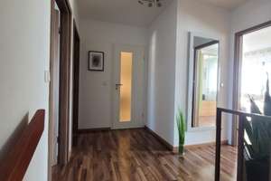 Mädels-WG-Zimmer in Reihenhaus mit Terrasse und schönem Garten zur Mitbenutzung – Heerstraße 63, 65205 Nordenstadt, Wiesbaden – Vorschaubild 8