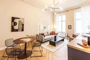 Mitte: Erstbezug nach Sanierung: Design-Altbau mit Fischgrätparkett, 3,6 m Deckenhöhe & 2 Bädern – Die vollständige Adresse der Immobilie erhältst du vom Anbieter., 10115 Mitte (Ortsteil), Berlin – Vorschaubild 2