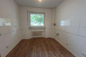 Zentral gelegene 2 Zimmer Wohnung mit Balkon wartet auf SIE ! :-) – Vluyner Nordring 82, 47506 Neukirchen-Vluyn – Vorschaubild 3