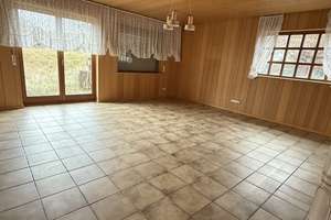 Großzügiges solides Zweifamilienhaus mit 1.000 m² Grundstück und Doppelgarage! – Die vollständige Adresse der Immobilie erhältst du vom Anbieter., 57539 Fürthen – Vorschaubild 3