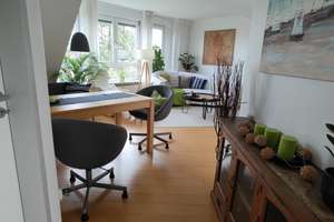 Helle Dachgeschosswhg., 3ZKDB, Parkett + Einbauküche