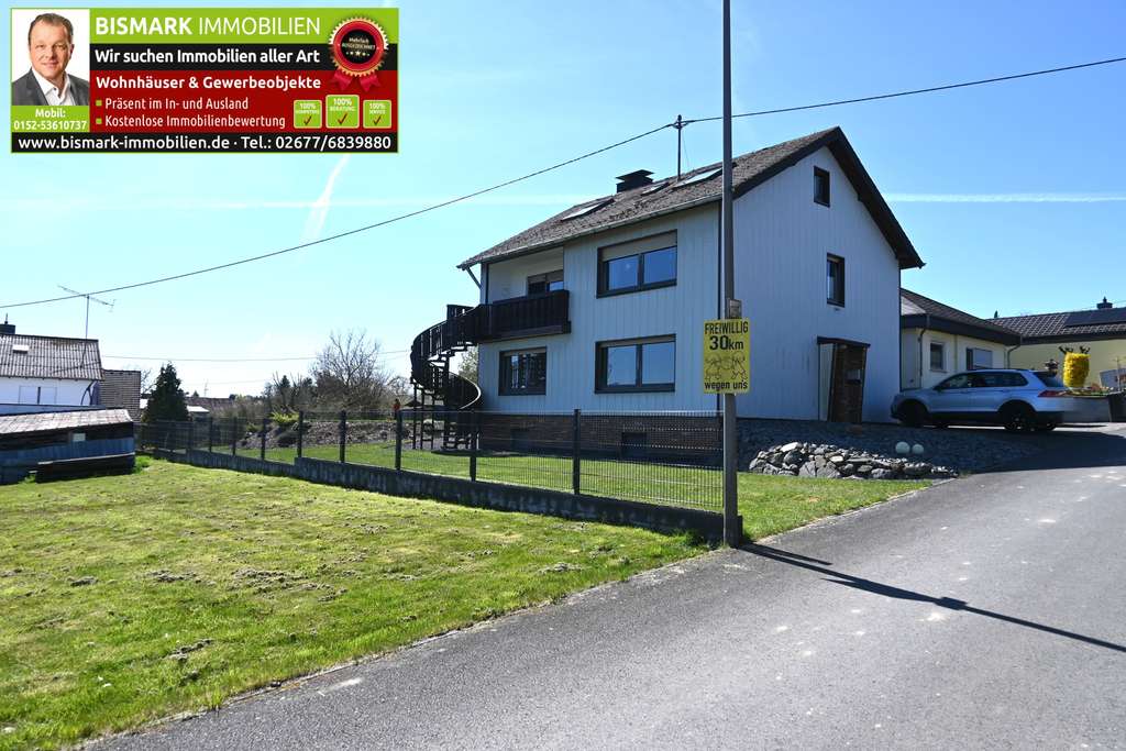 Immobilie in Urschmitt - Freistehendes Einfamilienhaus mit großer Garage und sehr schönem Garten. - Bild 0