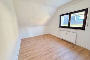 Umfassend sanierte 4-Zimmer-DG-Wohnung mit schönem Blick ins Grüne – Erstbezug nach Sanierung – Hinter dem Anger 5a, 42855 Wüstenhagen, Remscheid – Vorschaubild 4