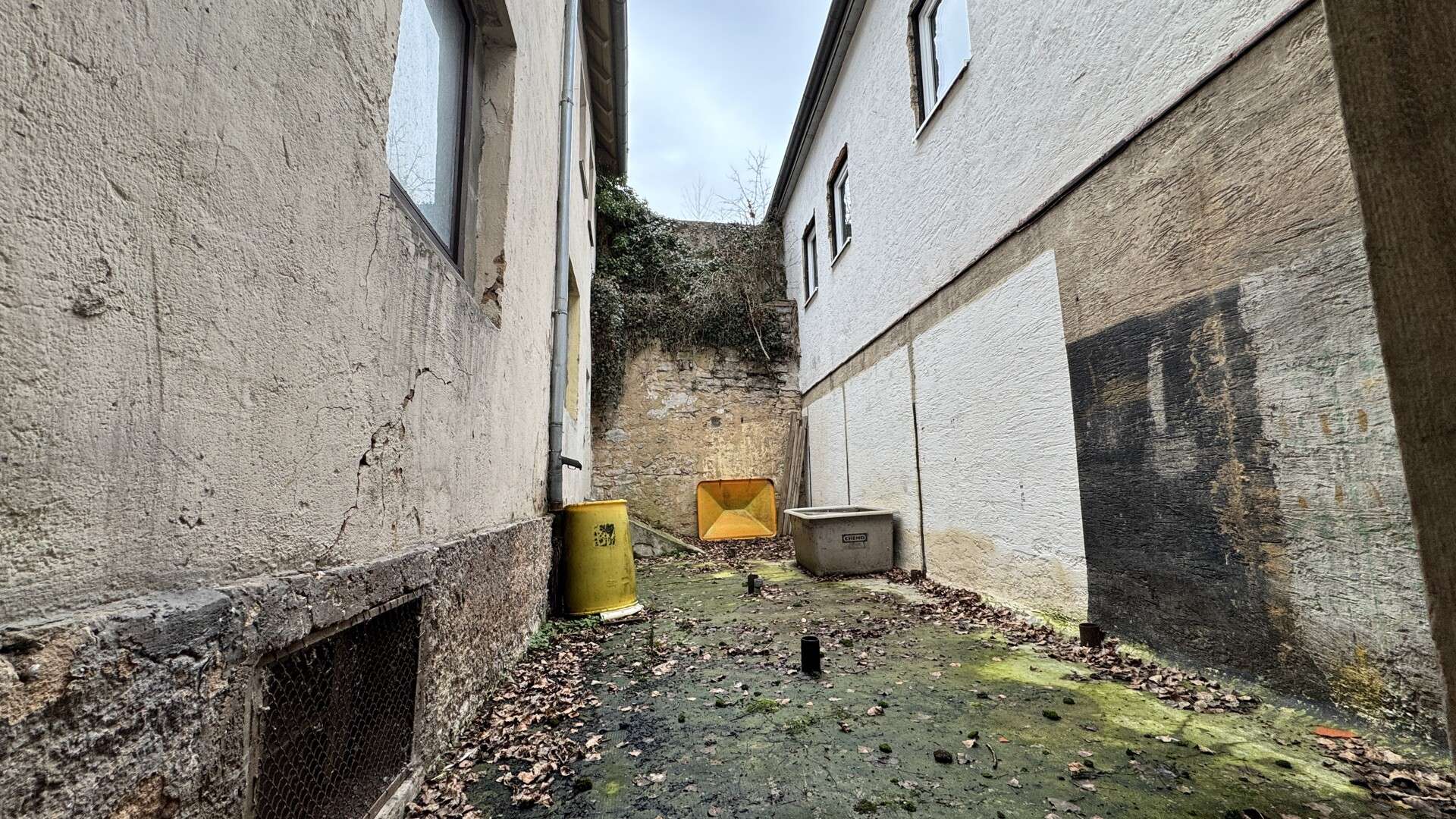 ROHJUWEL MIT PARKBLICK: ZENTRALES MEHRFAMILIENHAUS ZUR SANIERUNG IN CRAILSHEIM, Schwäbisch Hall Kreis – Bild 3